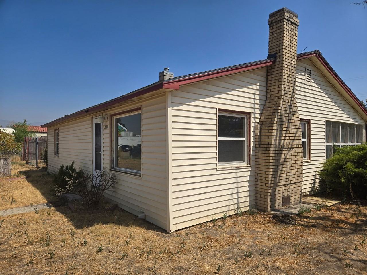 201 E 34th St - Photo 3 of 23