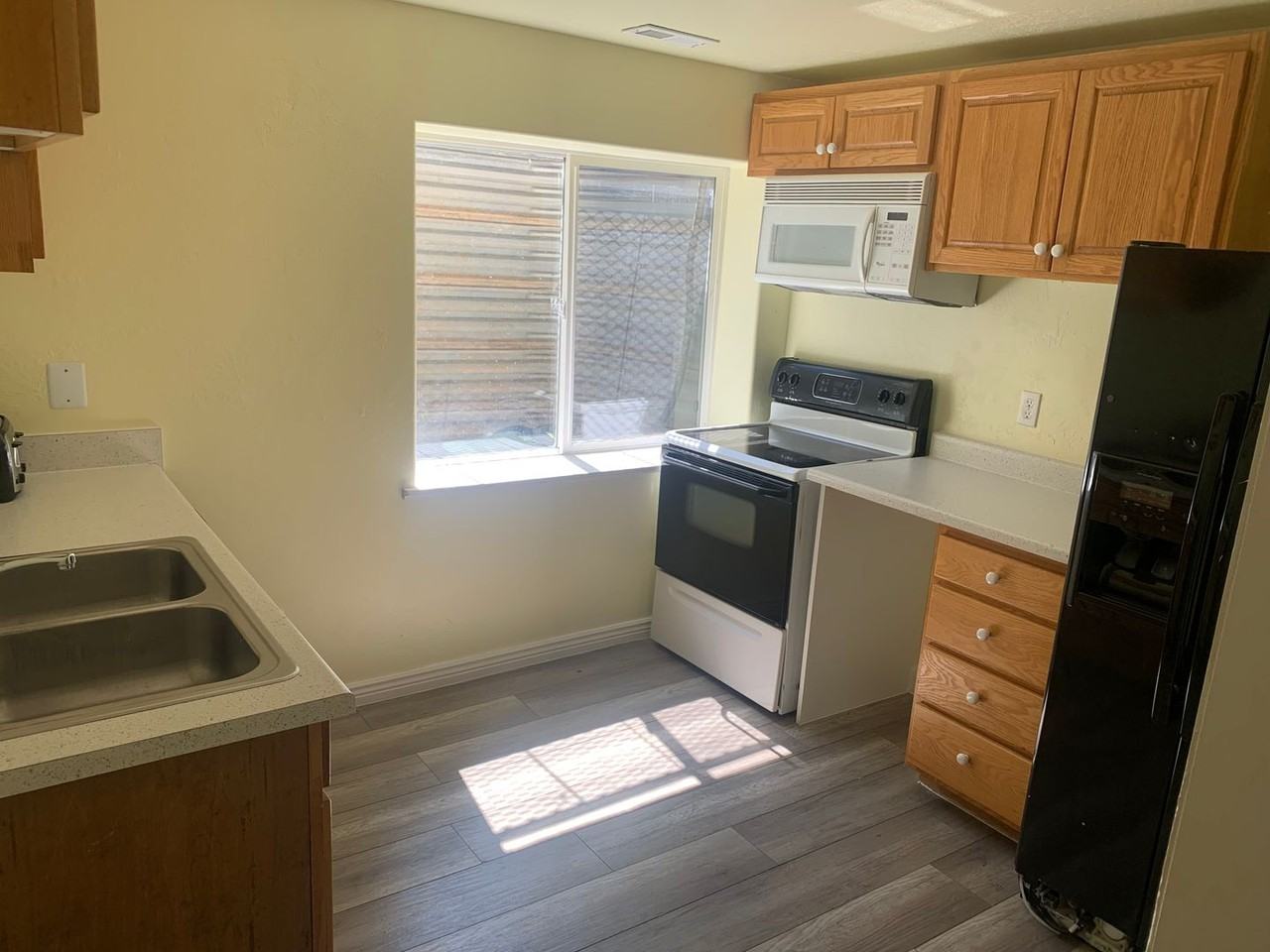 278 North 960 East #B - Photo 2 of 12