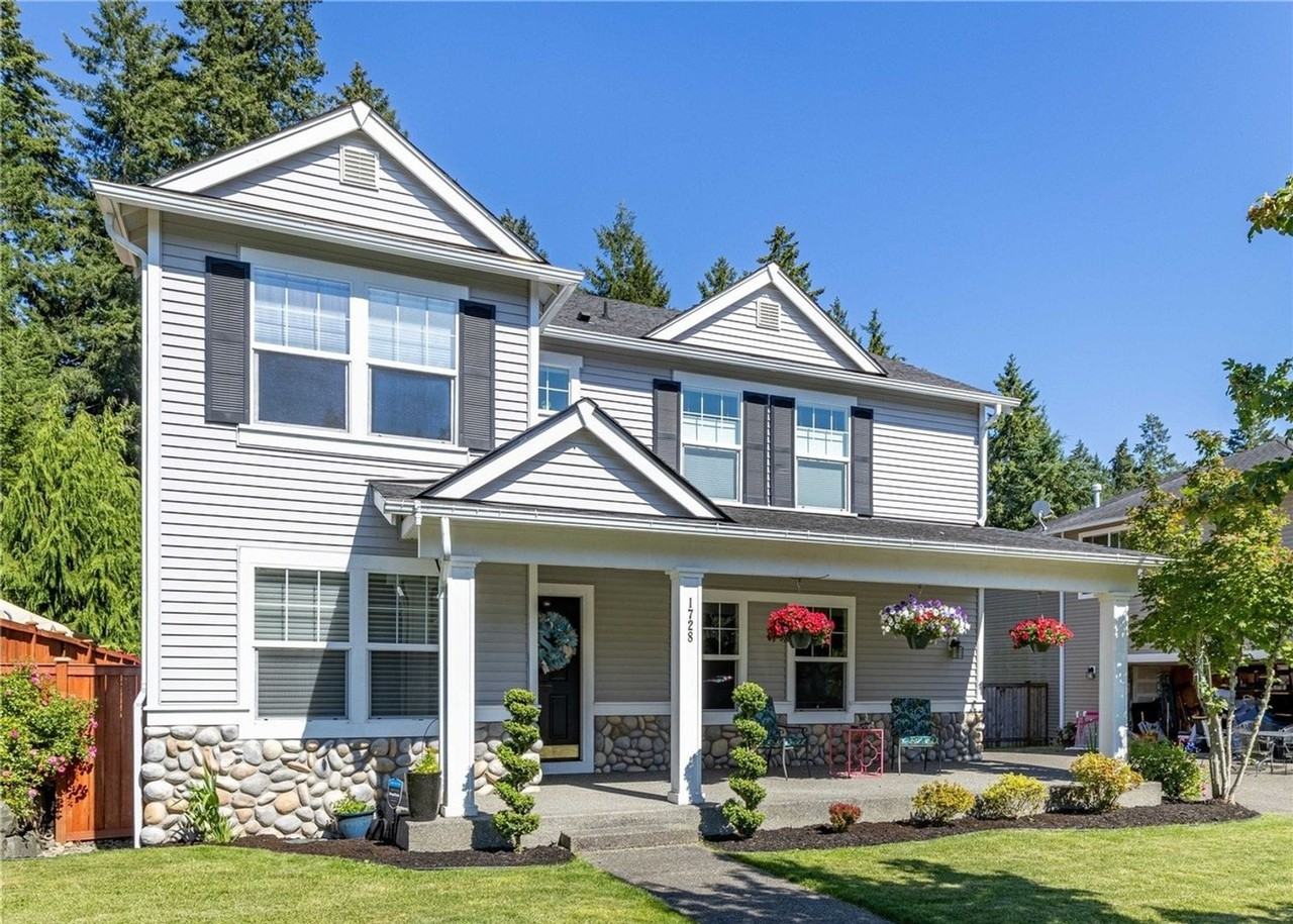 1728 Burnside Ave - Photo 2 of 35