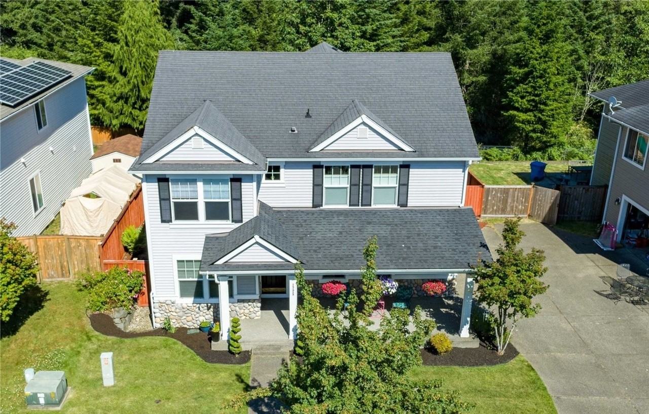 1728 Burnside Ave - Photo 3 of 35