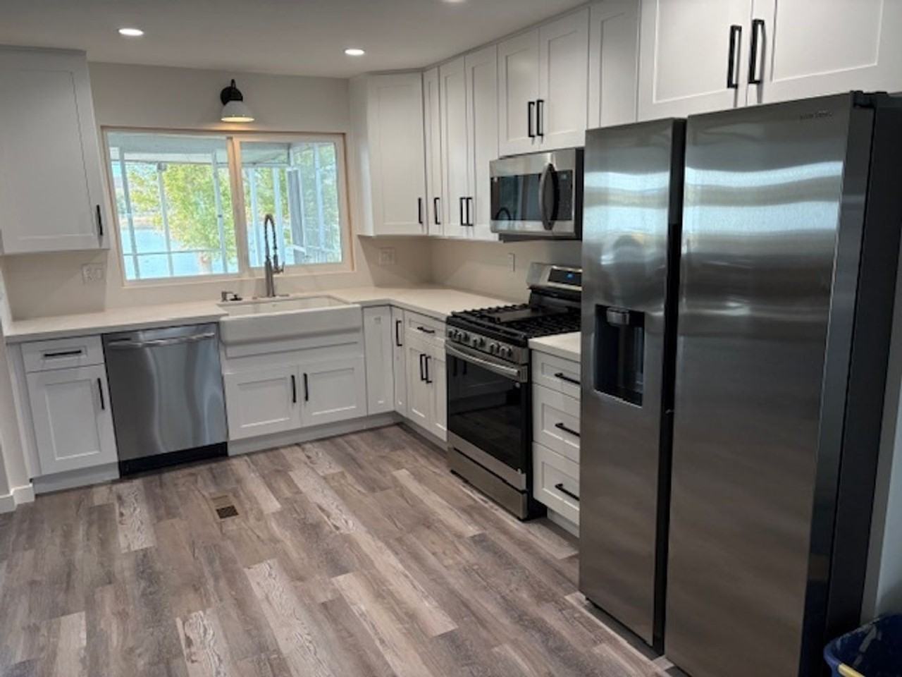 230 E Riverfront Dr - Photo 2 of 13