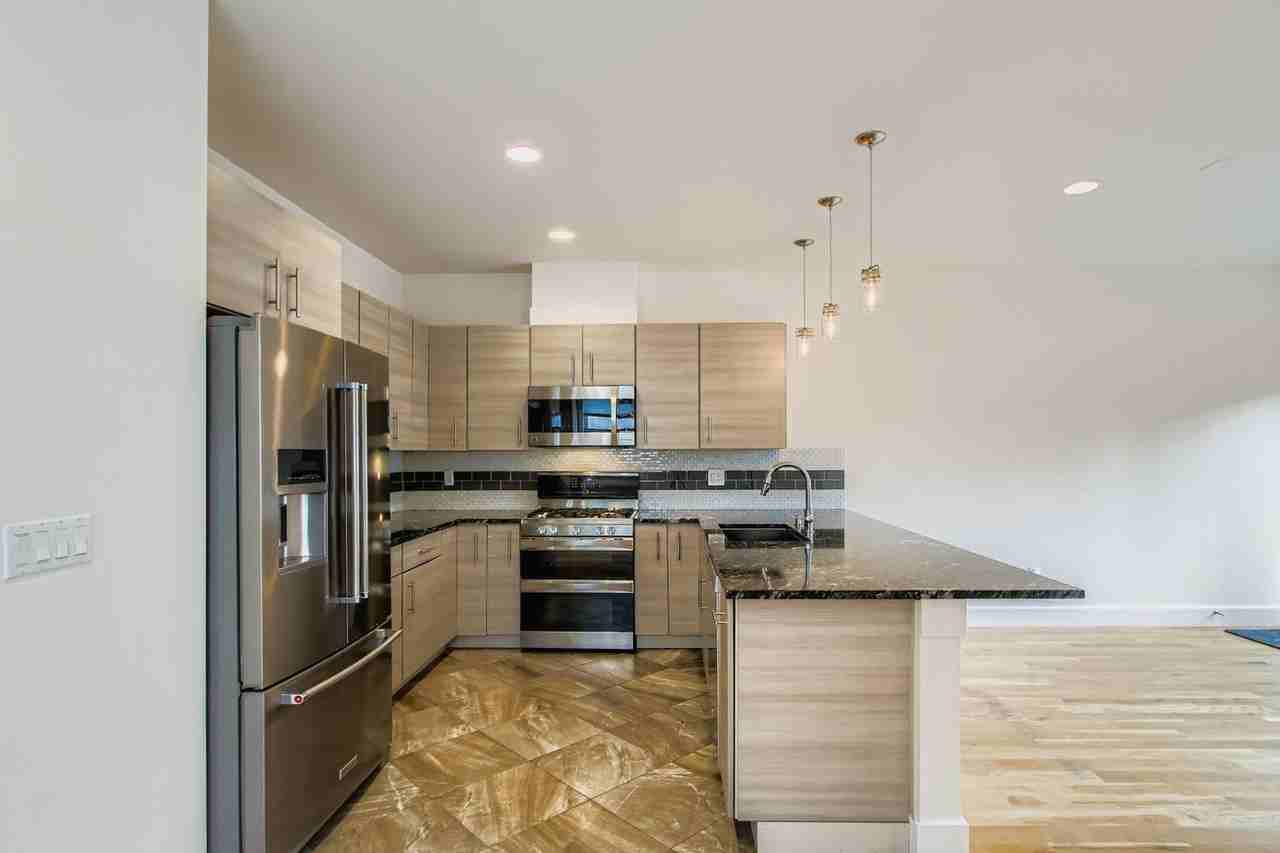 2436 Ames St - Photo 6 of 22