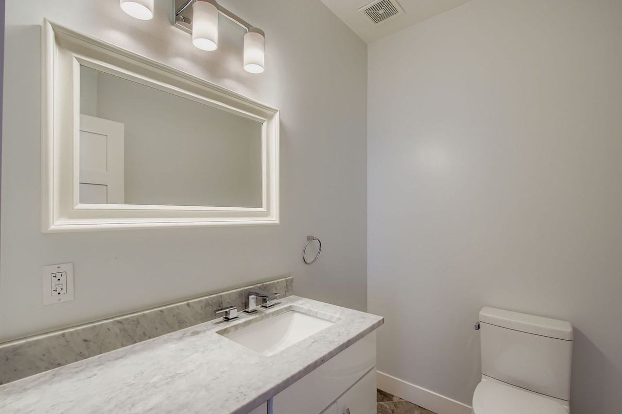 2436 Ames St - Photo 5 of 22