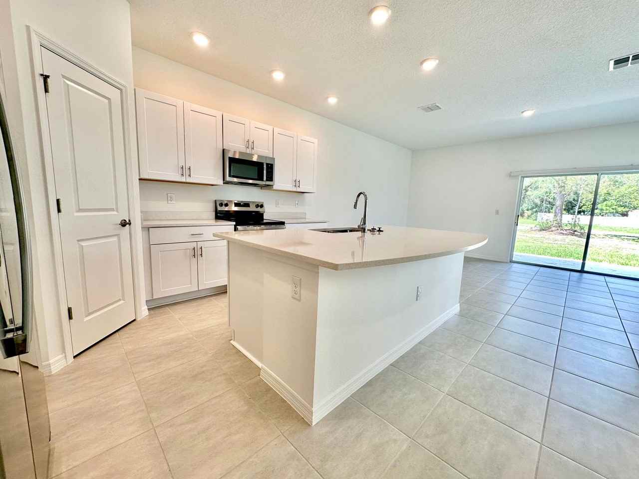 169 River Front Way - Photo 3 of 23