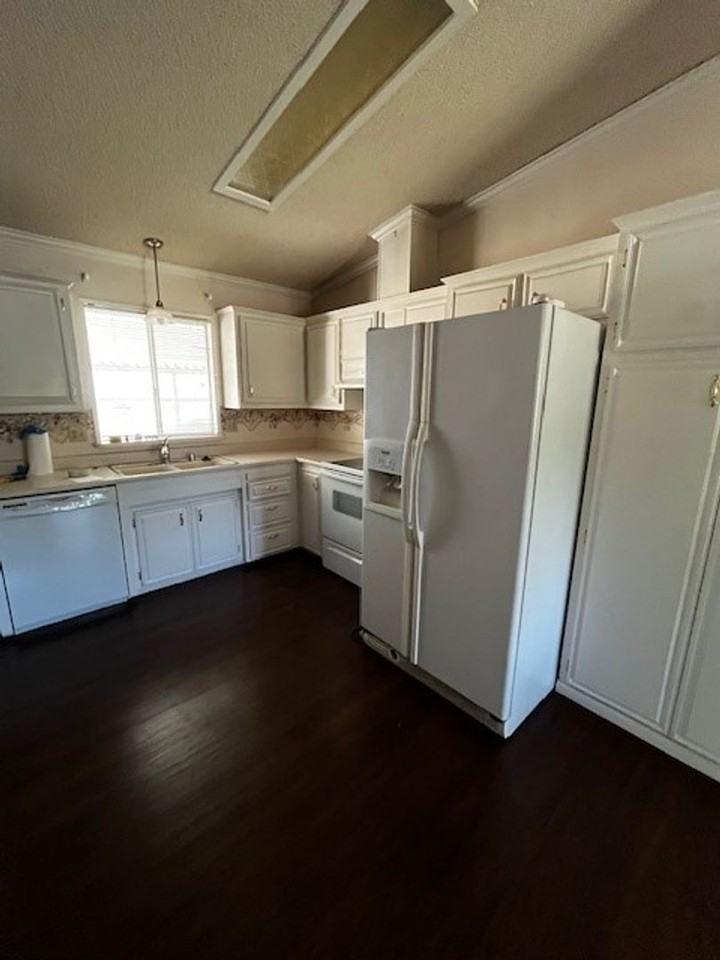 21276 White Pine Dr #38 - Photo 4 of 10