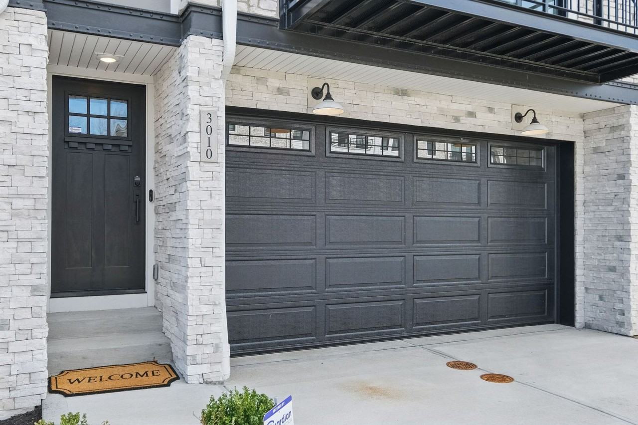 3010 Greeneview Ln - Photo 3 of 46