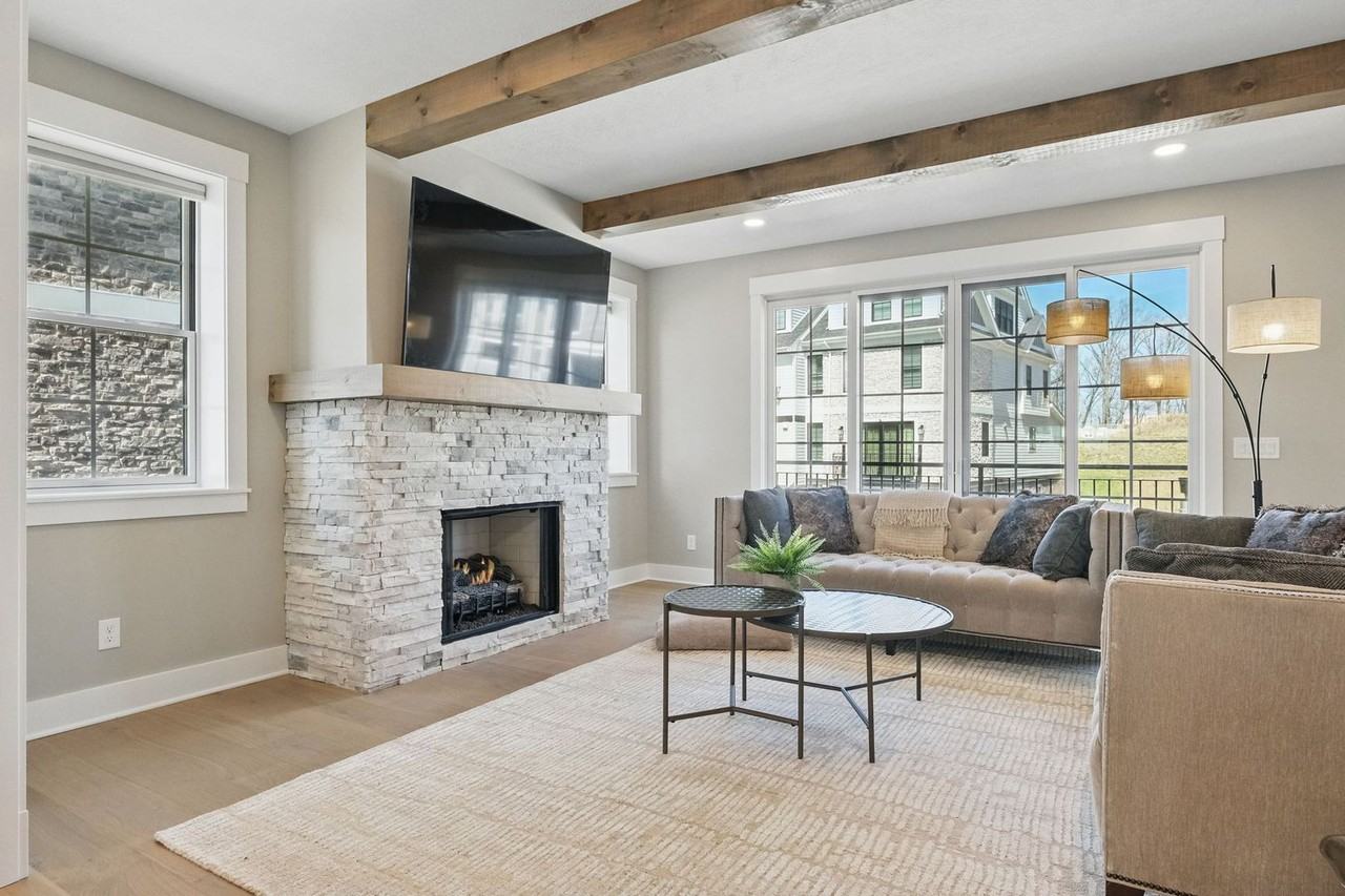 3010 Greeneview Ln - Photo 5 of 46