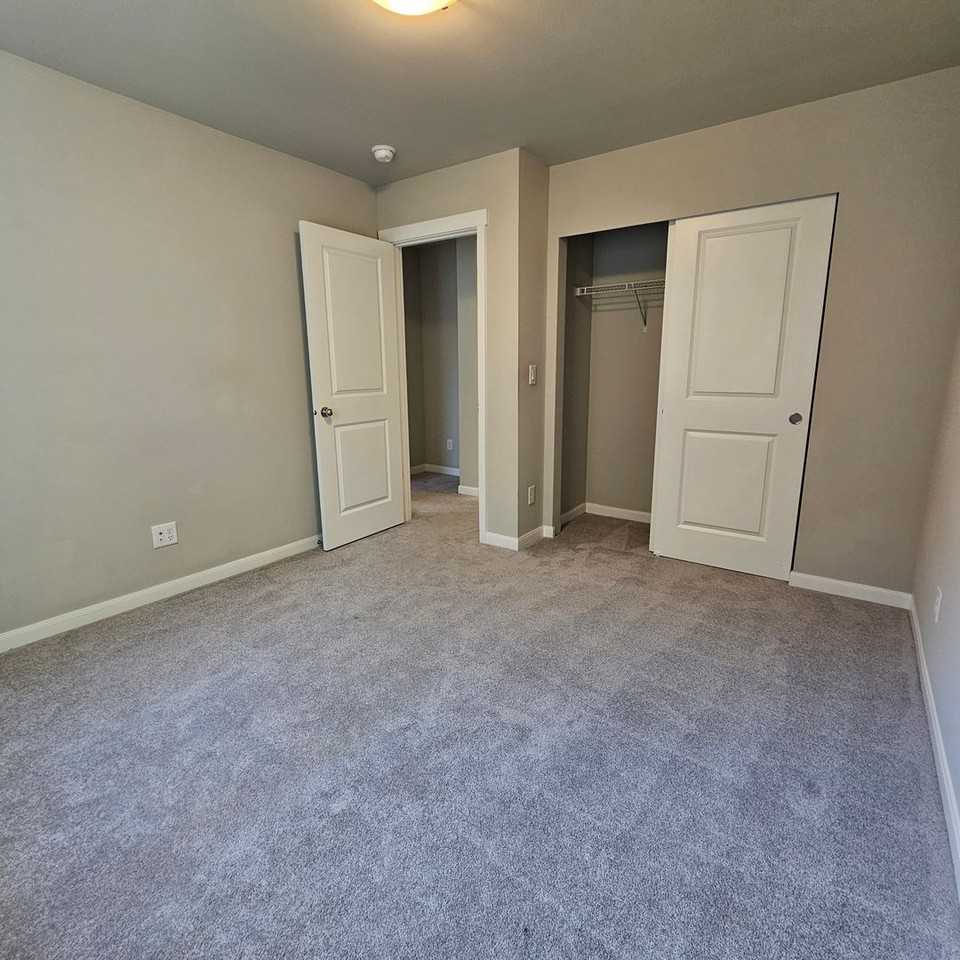 2450 Ne Athlon Ct - Photo 3 of 43