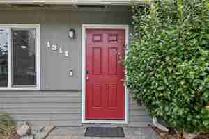featured image of 1311 28th Pl Se