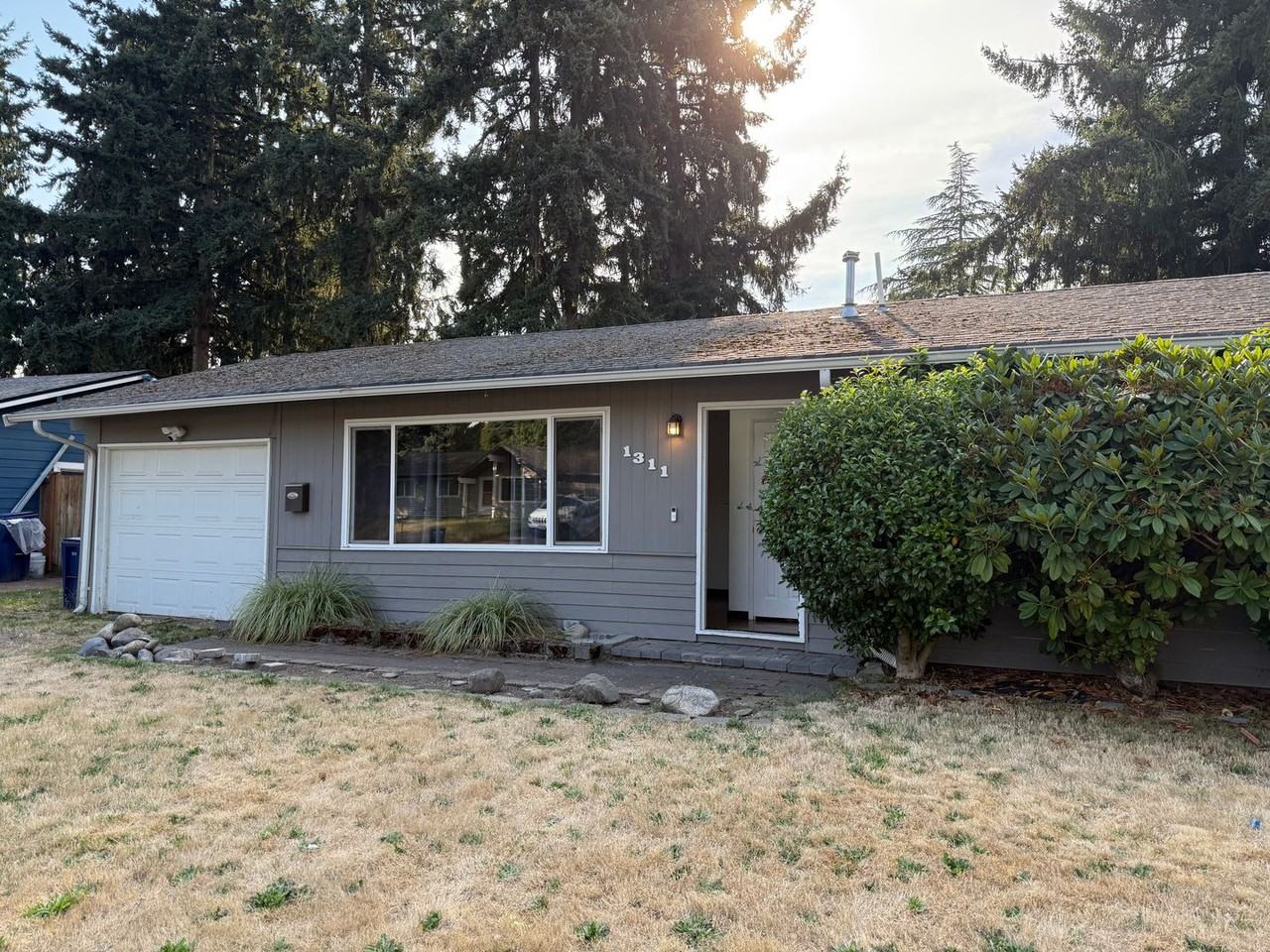 1311 28th Pl Se - Photo 3 of 17