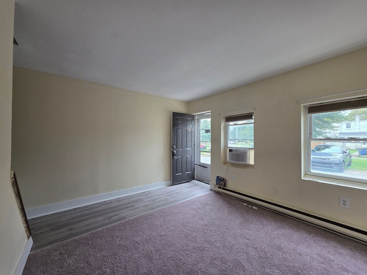 721 Center St - Photo 2 of 12