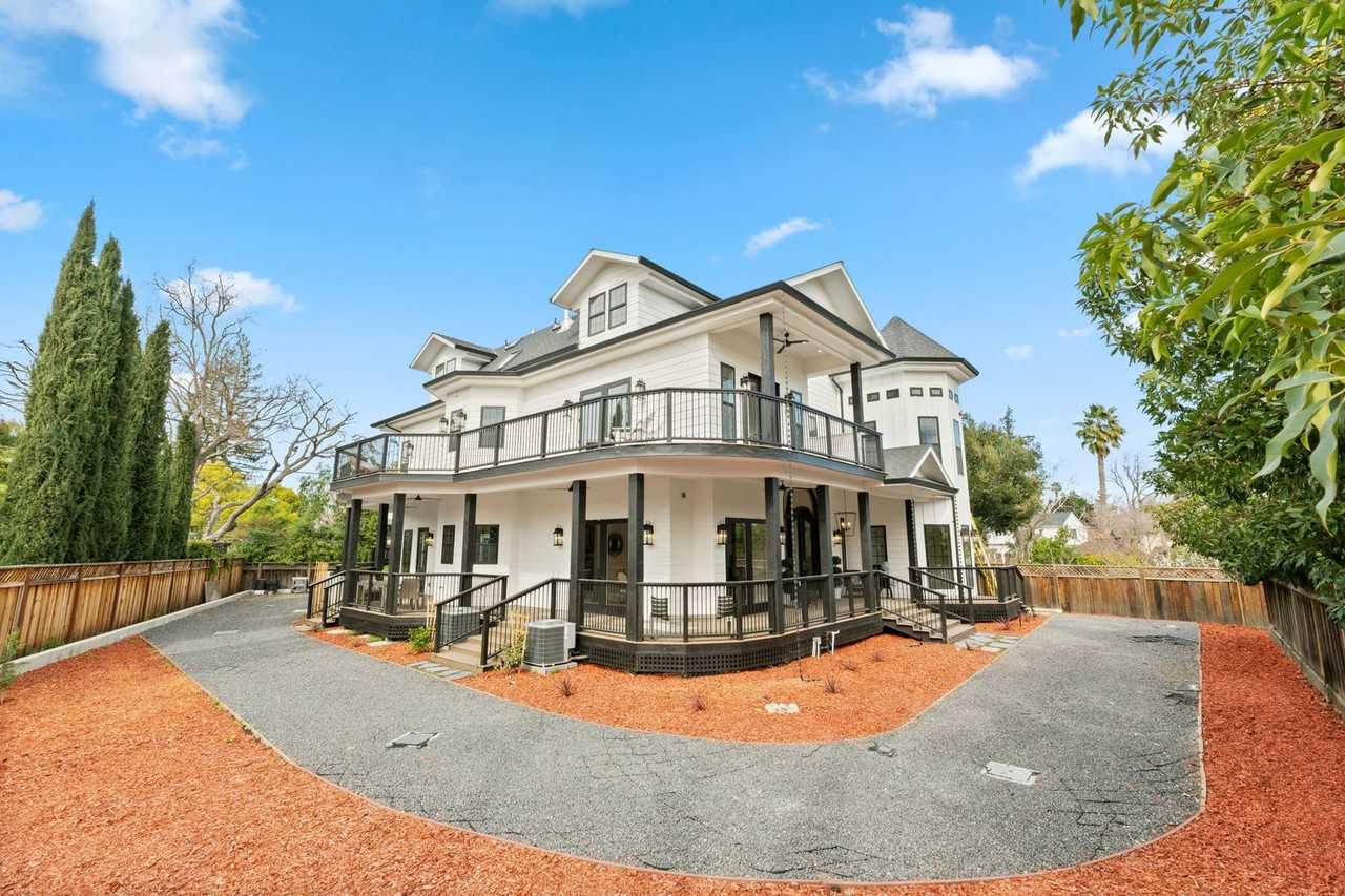 1327 Pine Ave - Photo 2 of 50