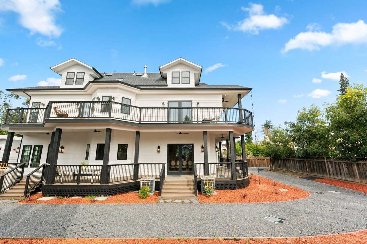 1327 Pine Ave - Photo 3 of 50