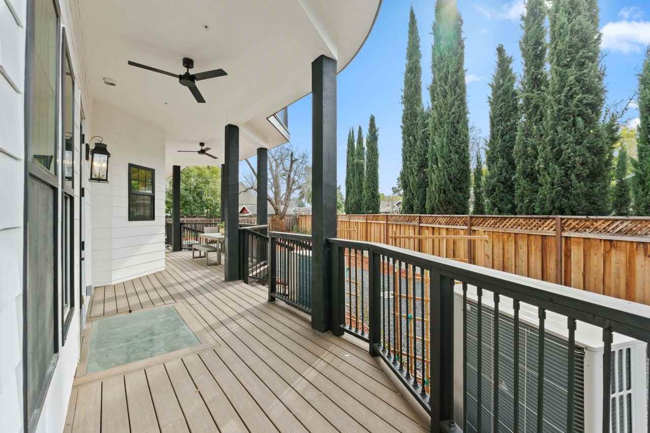 1327 Pine Ave - Photo 4 of 50