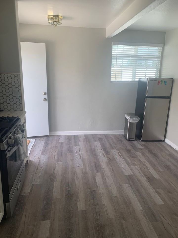 2437 E Main St - Photo 5 of 16