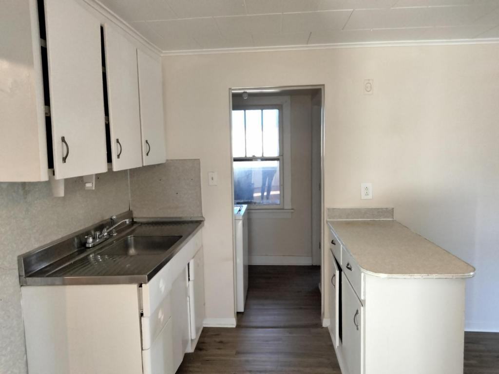 109 Guy Park Ave ##1r - Photo 3 of 4