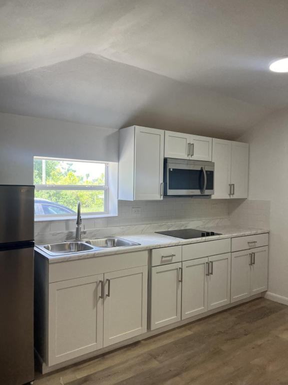 875 S Lake Shore Way - Photo 2 of 10