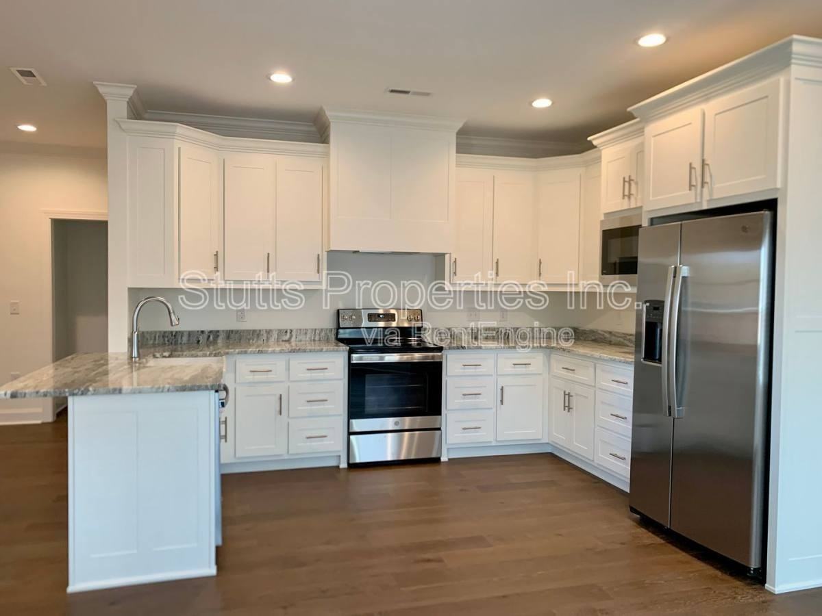 1009 Grand Ave - Photo 3 of 10