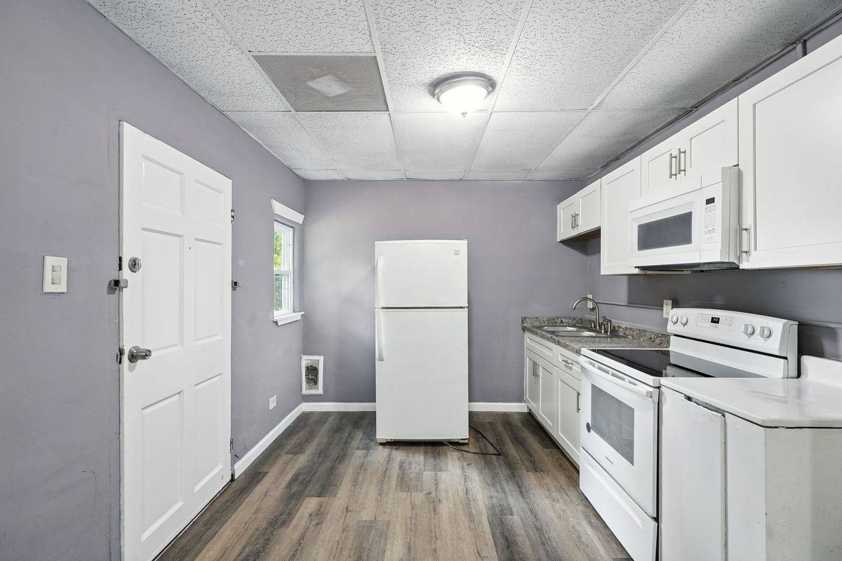 1527 Langston Ave Sw ##B - Photo 2 of 15