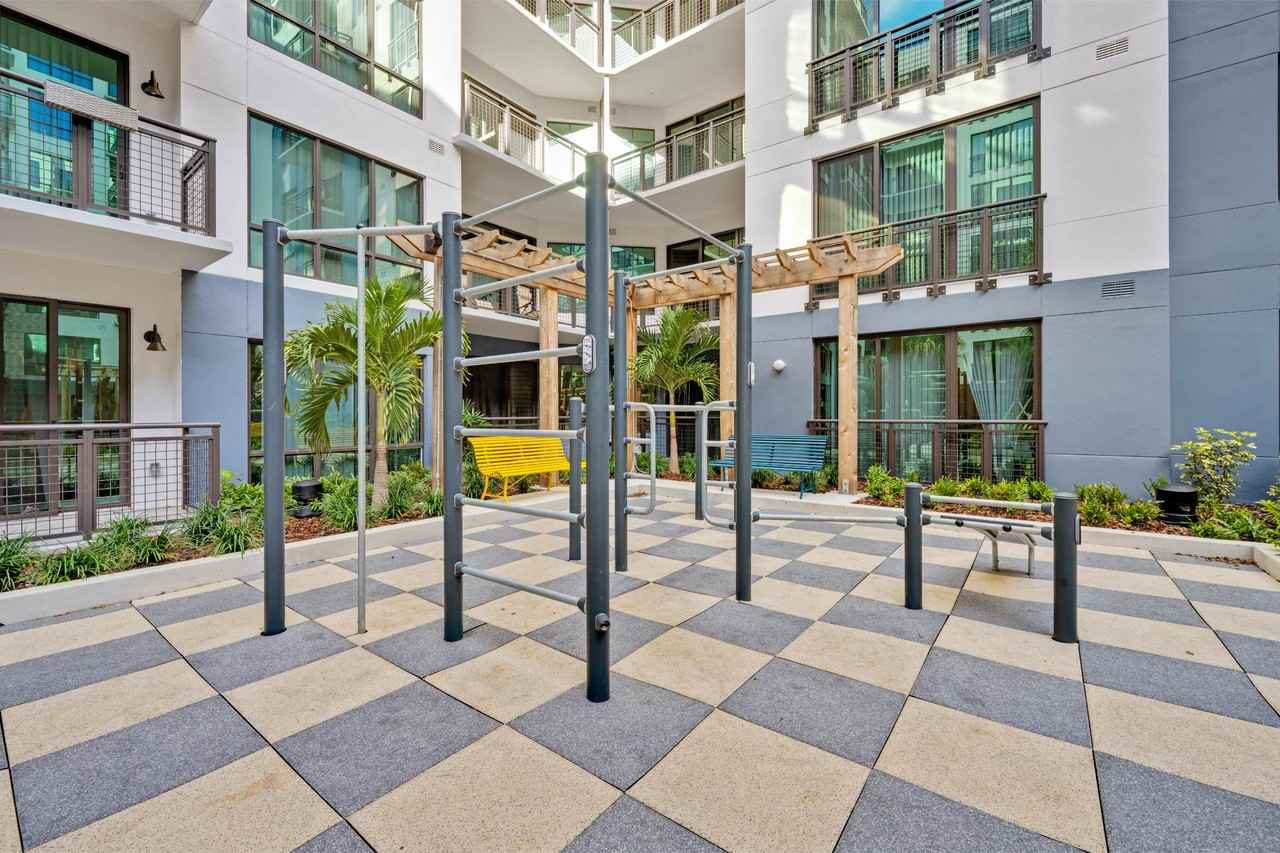 Inscription Channel District - Photo 4 of 31