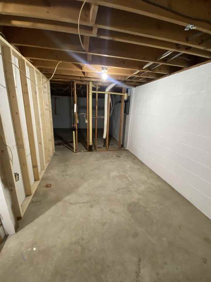 1111 Hill St - Photo 3 of 11