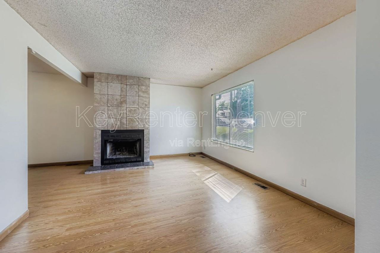 3502 S Kittredge St #C - Photo 3 of 12