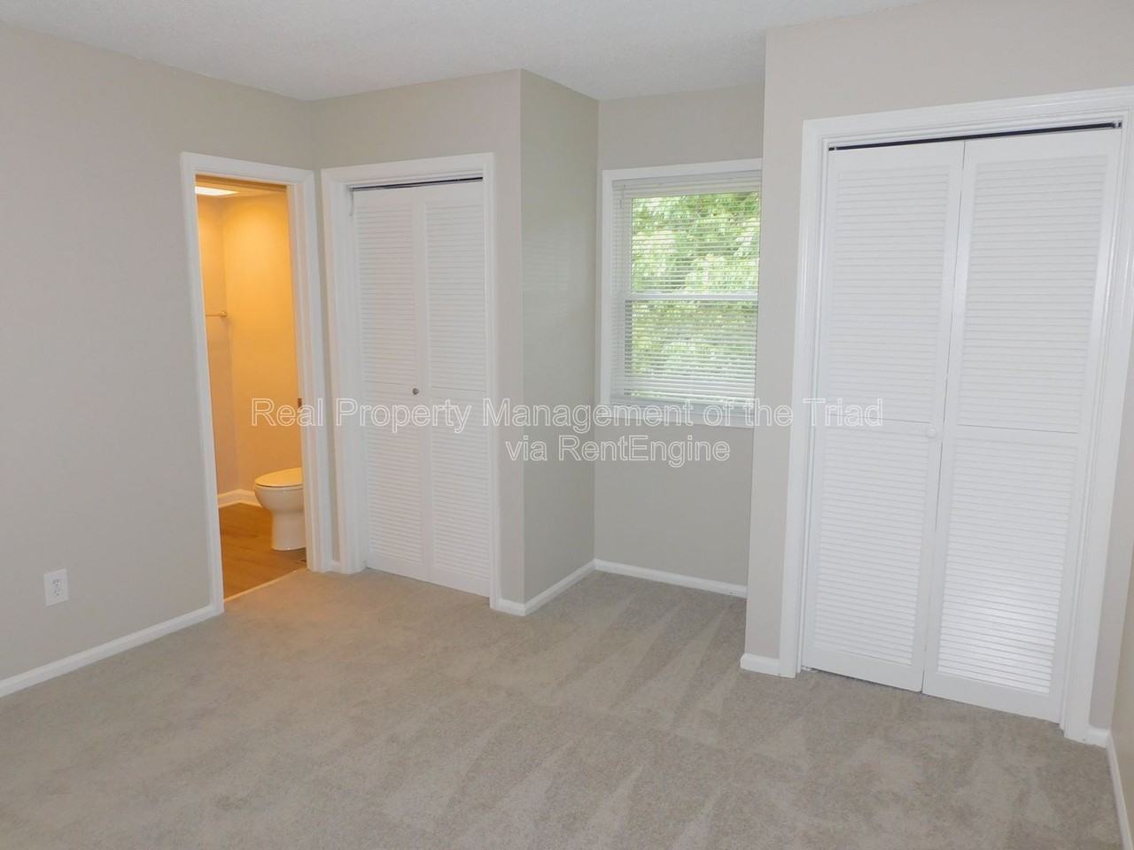 911 Tipperary Dr - Photo 5 of 28