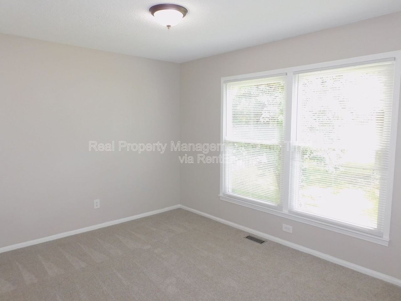 911 Tipperary Dr - Photo 6 of 28