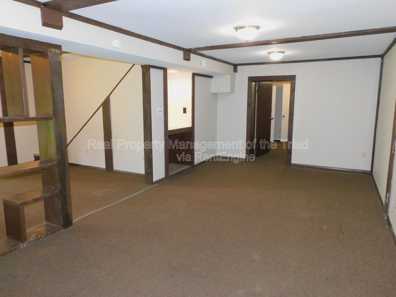 911 Tipperary Dr - Photo 7 of 28