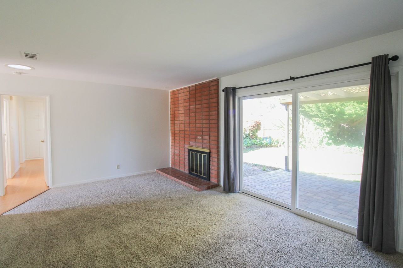 1331 Avalon St - Photo 5 of 26
