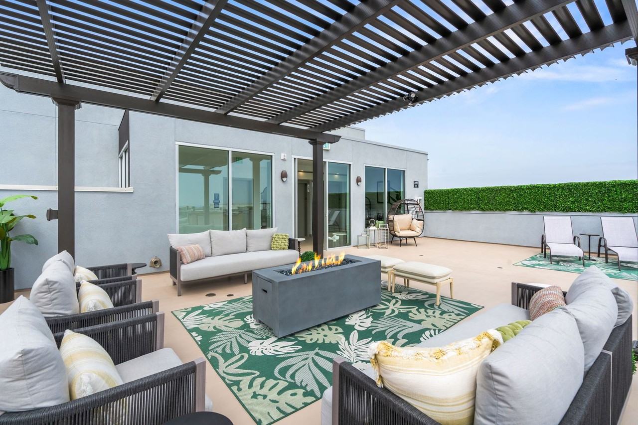 Vadara West - Photo 2 of 50