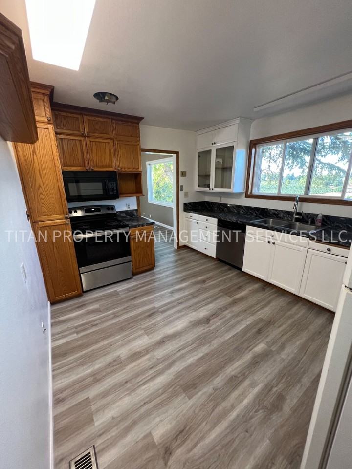 27960 S Beavercreek Rd - Photo 2 of 16