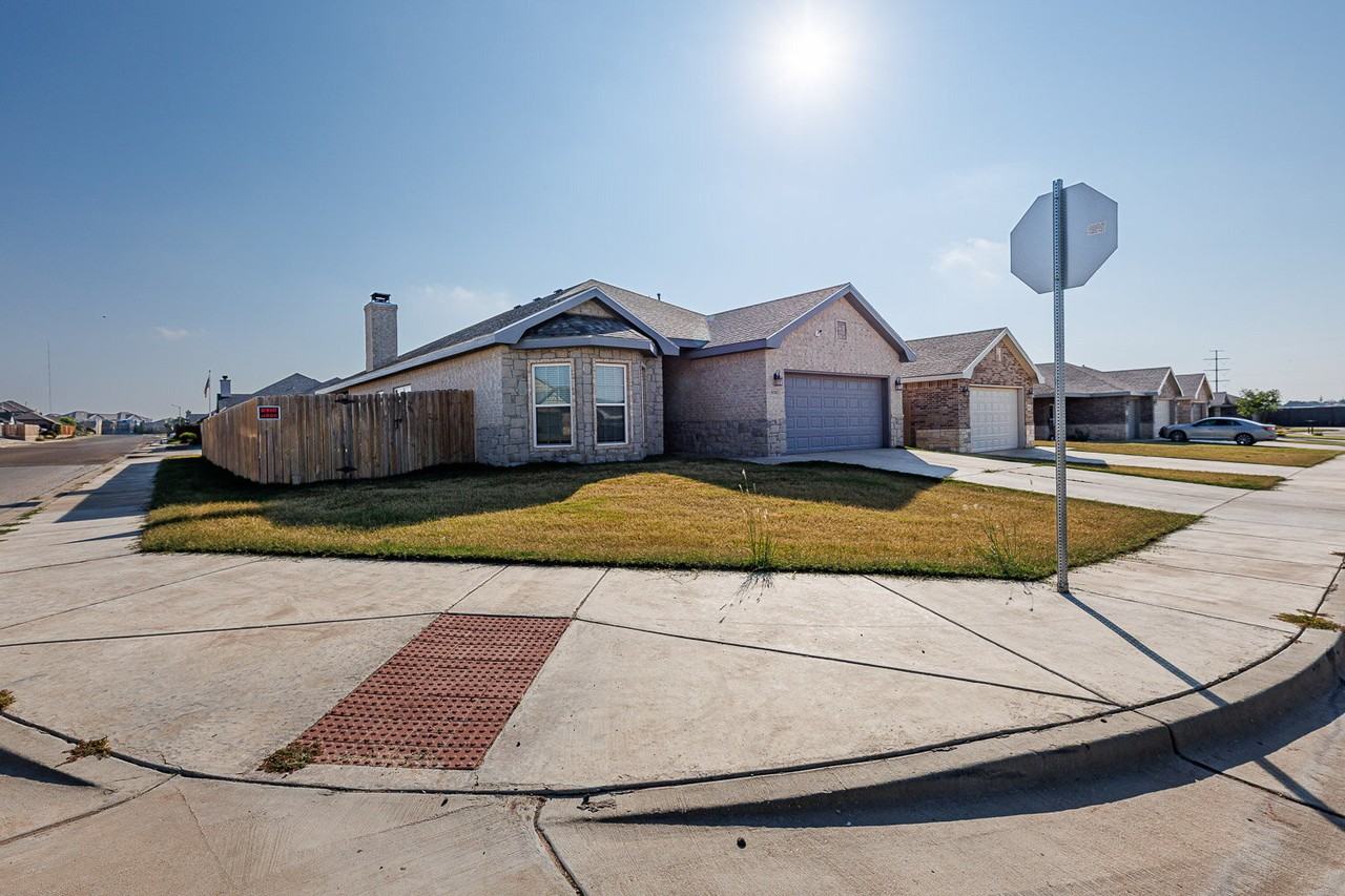 10301 Avenue W - Photo 2 of 28