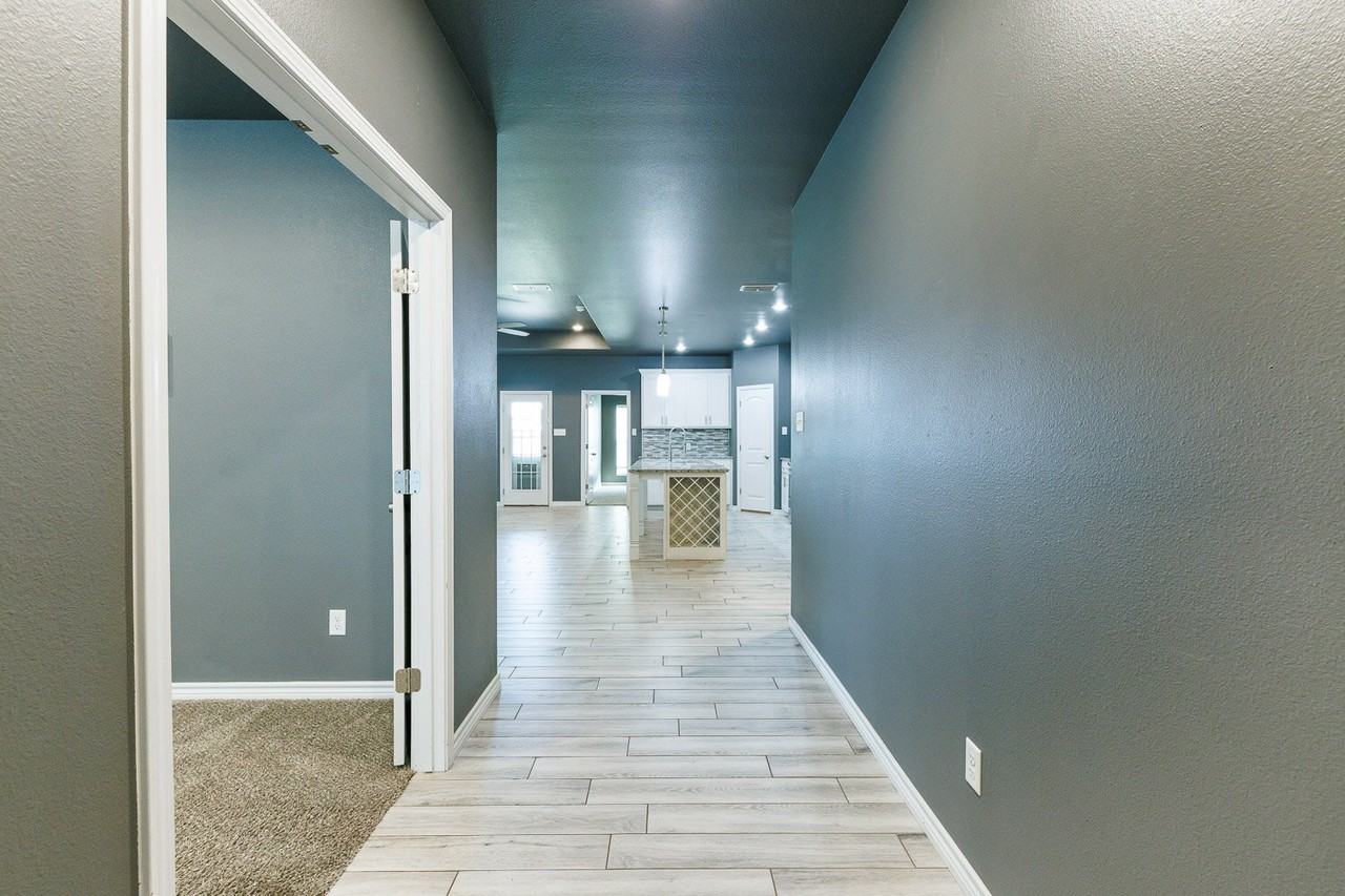 10301 Avenue W - Photo 4 of 28