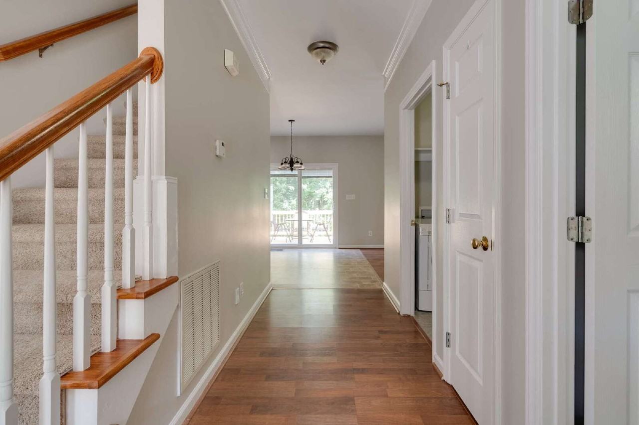 8512 Erinsbrook Dr - Photo 2 of 27
