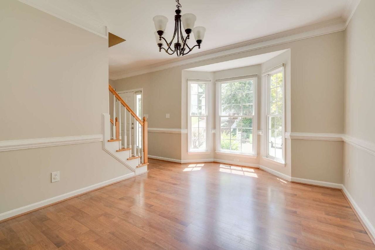 8512 Erinsbrook Dr - Photo 4 of 27
