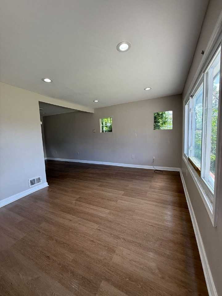 14732 Woodmont Ave - Photo 2 of 9