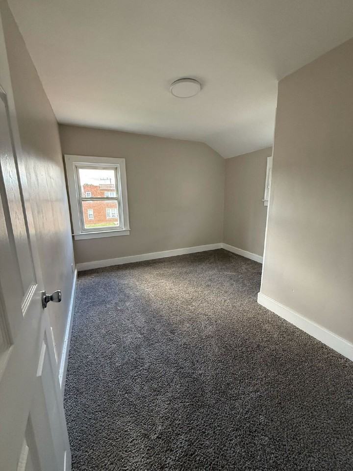 14732 Woodmont Ave - Photo 4 of 9