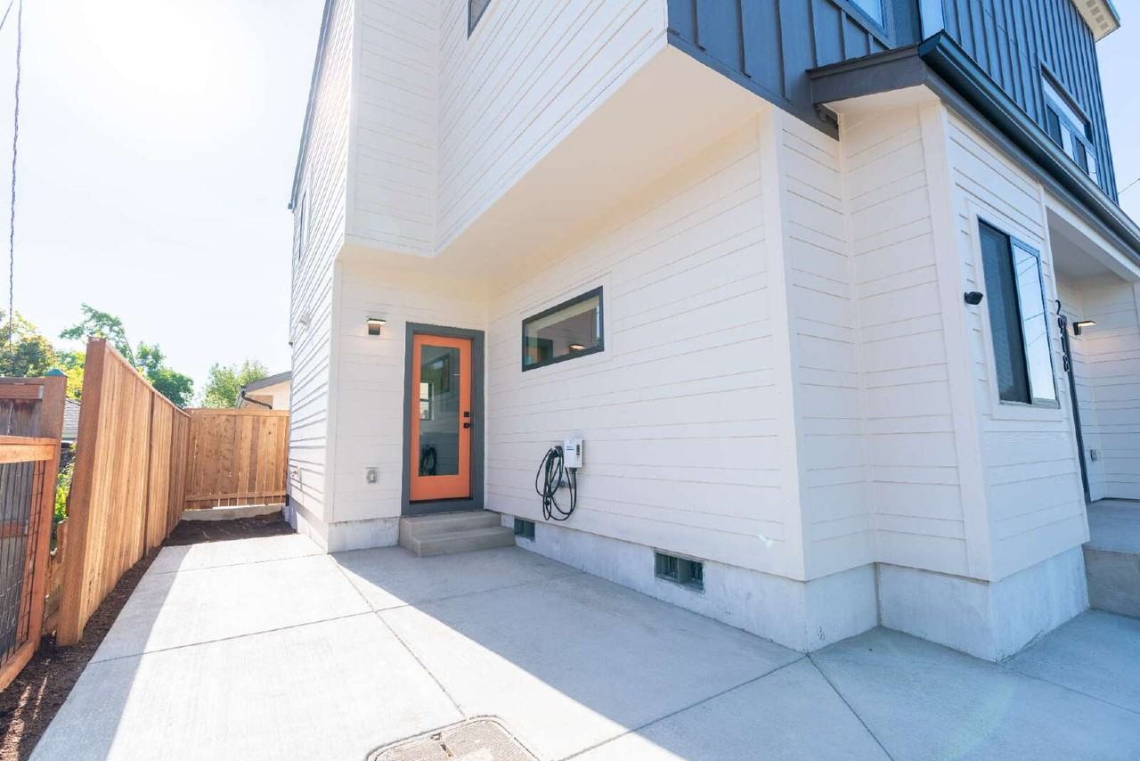 2918 Harris Aly - Photo 3 of 19