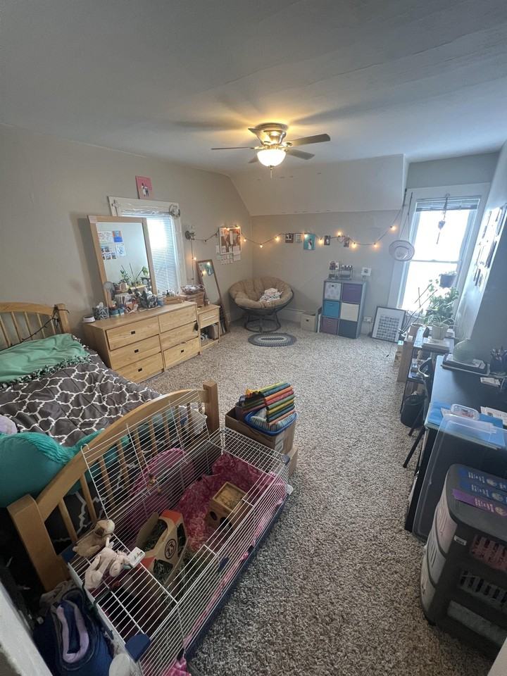 810 6th Ave - Photo 4 of 21