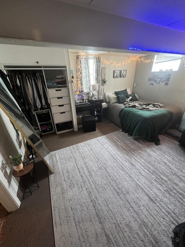 810 6th Ave - Photo 5 of 21