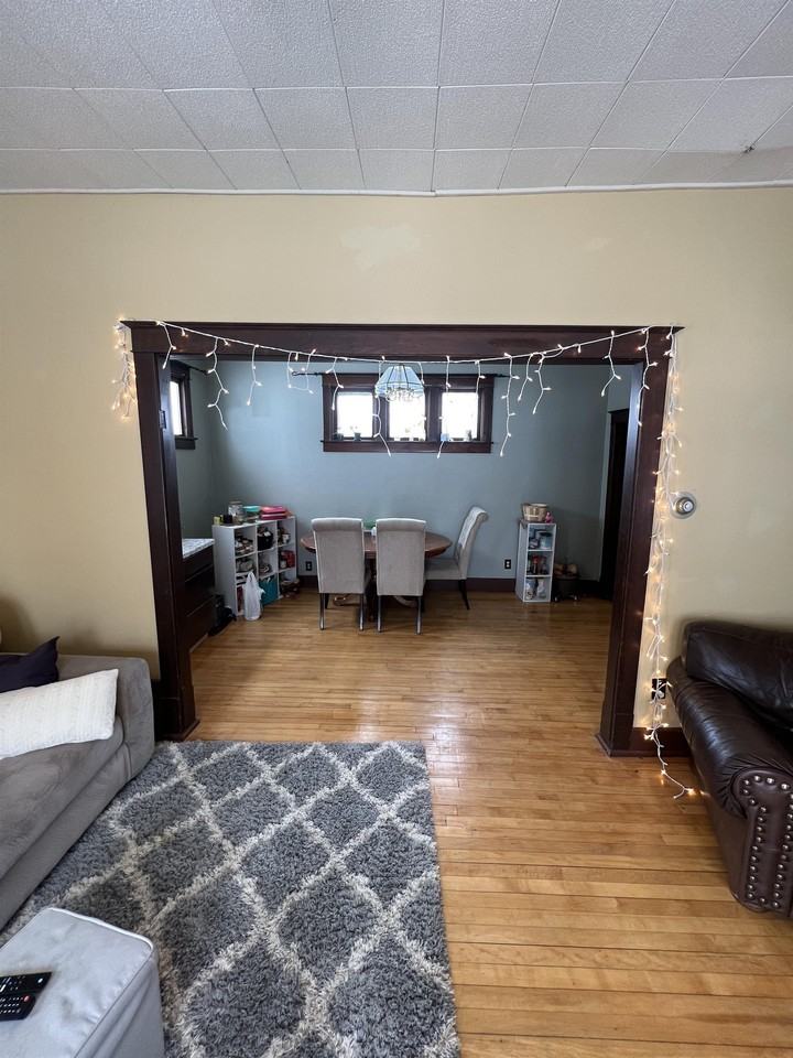 810 6th Ave - Photo 3 of 21