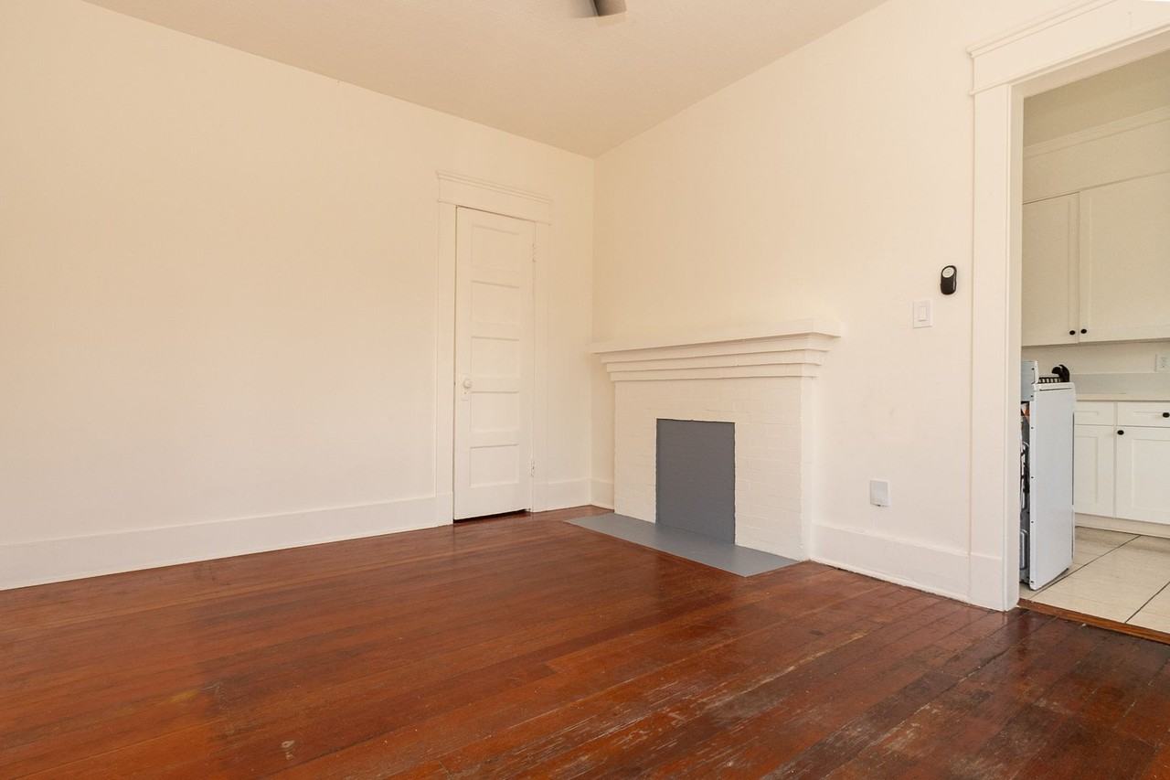 2216 Julian Ave - Photo 3 of 20