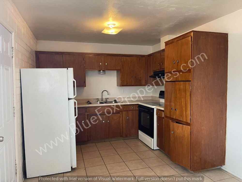 2912 N Flanwill Blvd - Photo 2 of 9