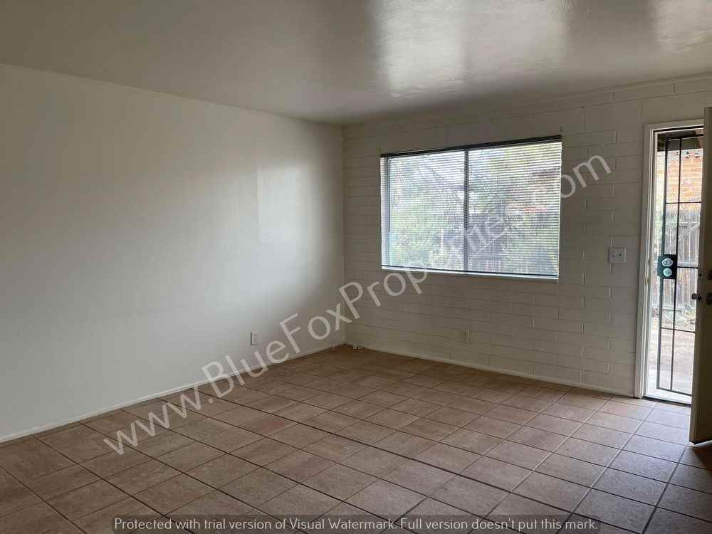 2912 N Flanwill Blvd - Photo 3 of 9