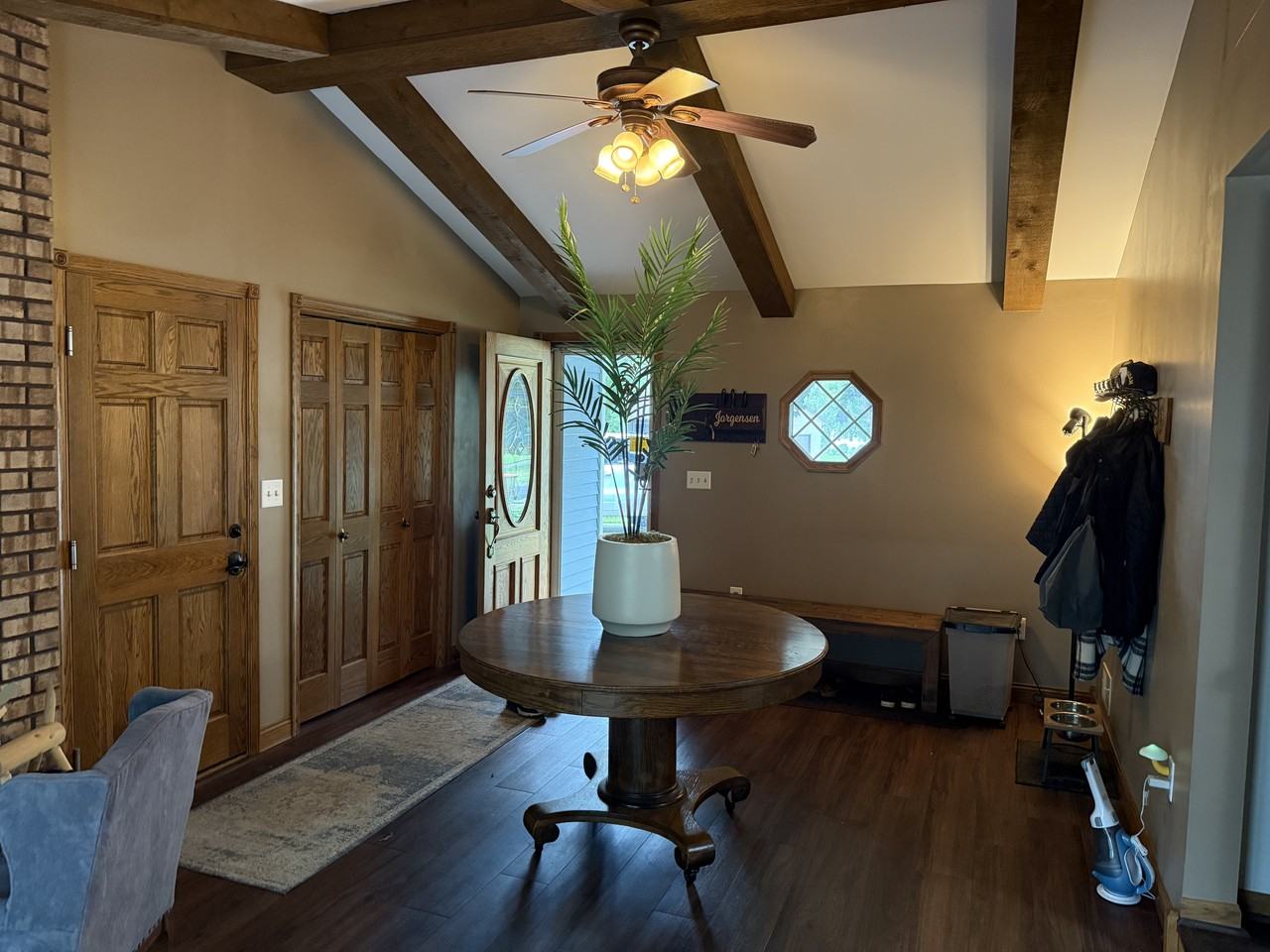 409 Meadow Ct - Photo 6 of 36