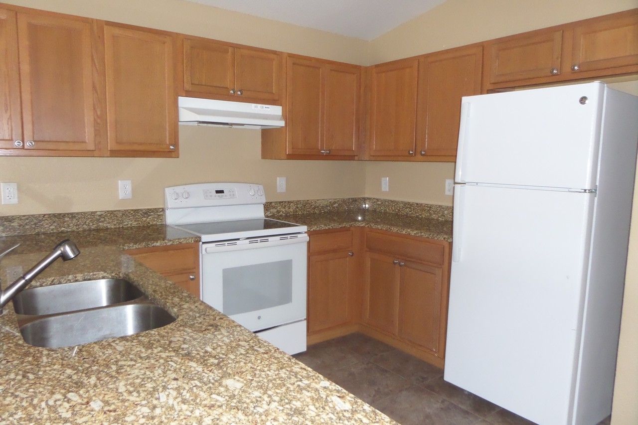 955 Pisgah Pl - Photo 3 of 14