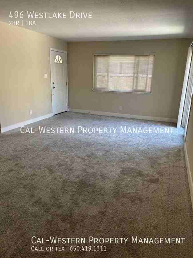 496 Westlake Dr - Photo 3 of 10