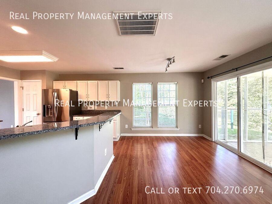 9902 Redbud Tree Ct - Photo 7 of 37