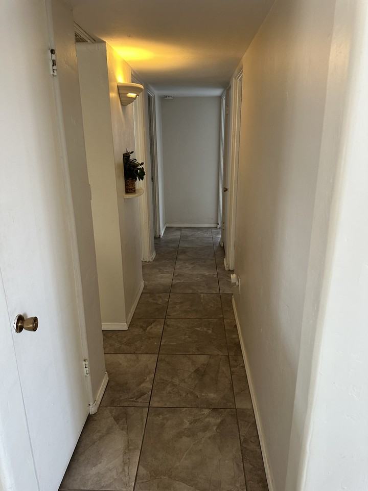 1917 W Clarendon Ave #NA - Photo 3 of 10